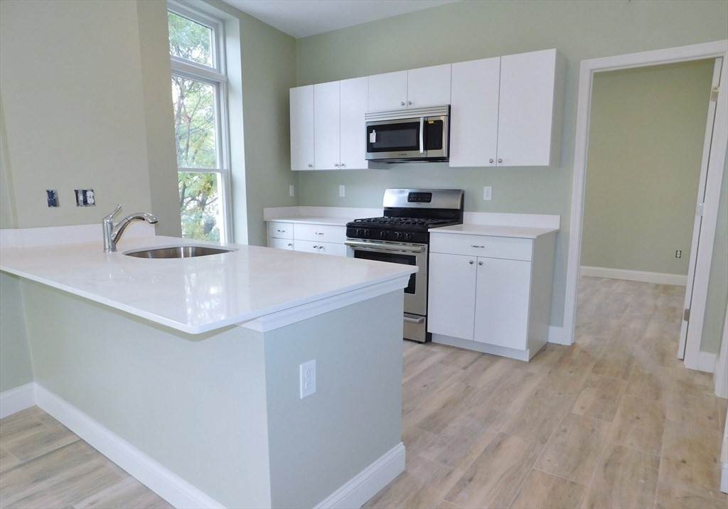 10 Roxbury - Photo 1