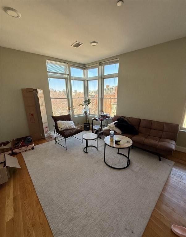 10 Roxbury - Photo 1