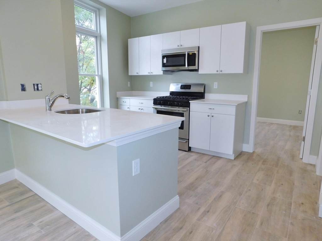 10 Roxbury - Photo 1