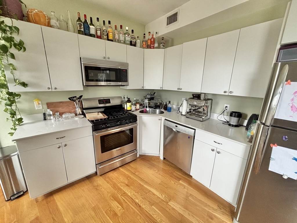 10 Roxbury - Photo 1