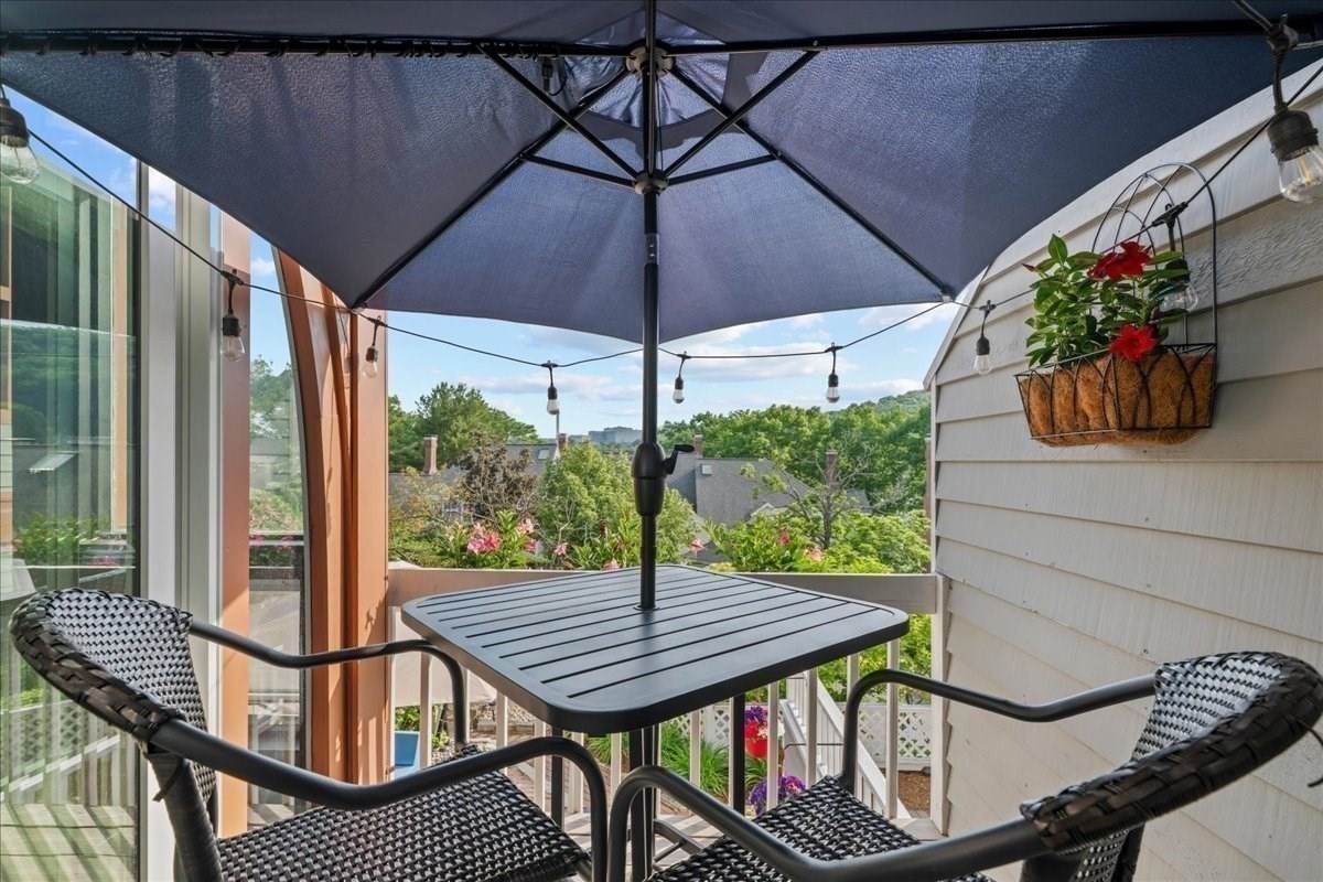 35 Eastern Point Dr - Photo 1
