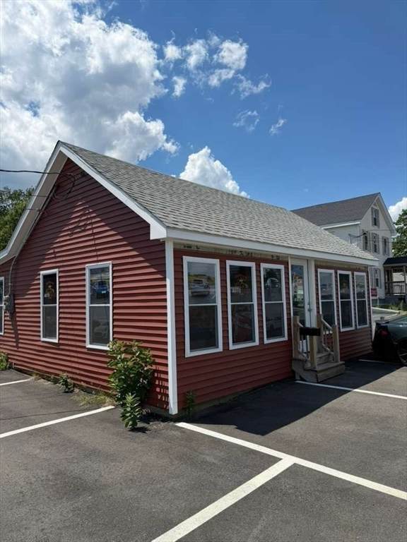 1637 Main St - Photo 1