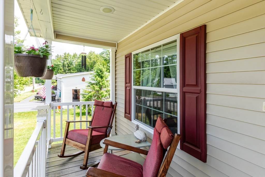52 Peggi Lane - Photo 1