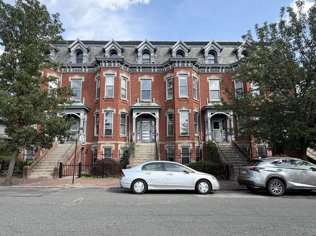 70 Temple St - Photo 1