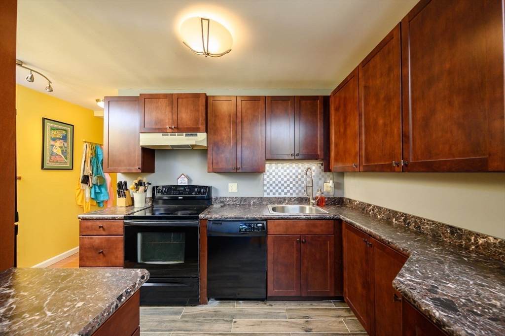 96 Old Colony Ave - Photo 1