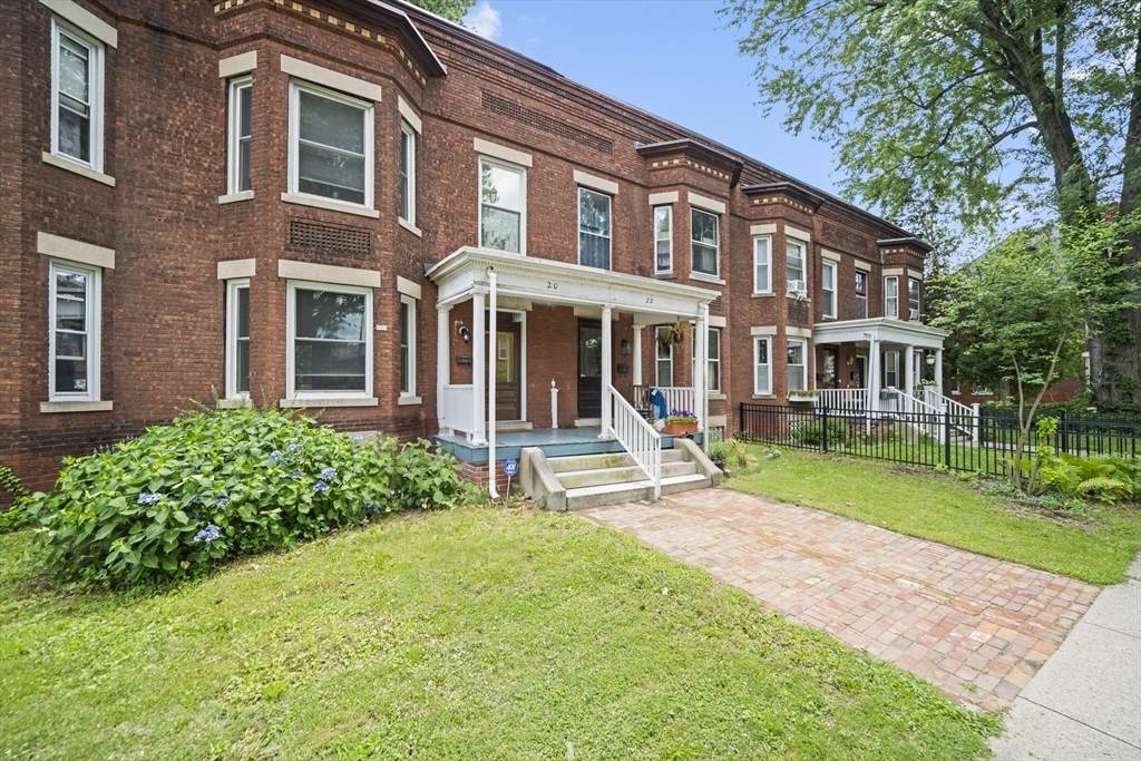 20 Linden St - Photo 1