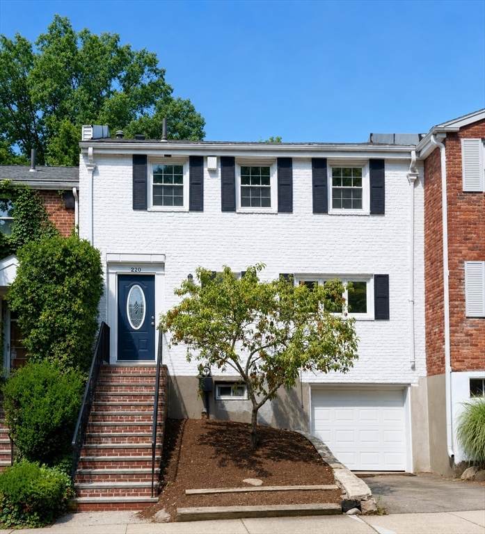 220 Kent Street - Photo 1