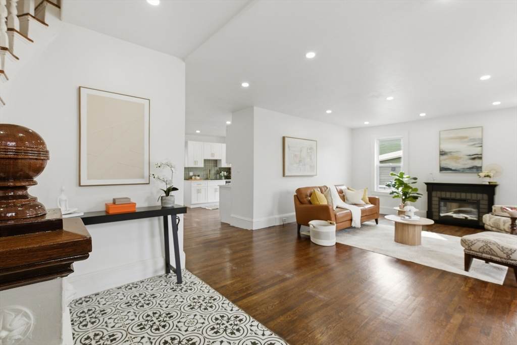 9 Robbins St - Photo 1