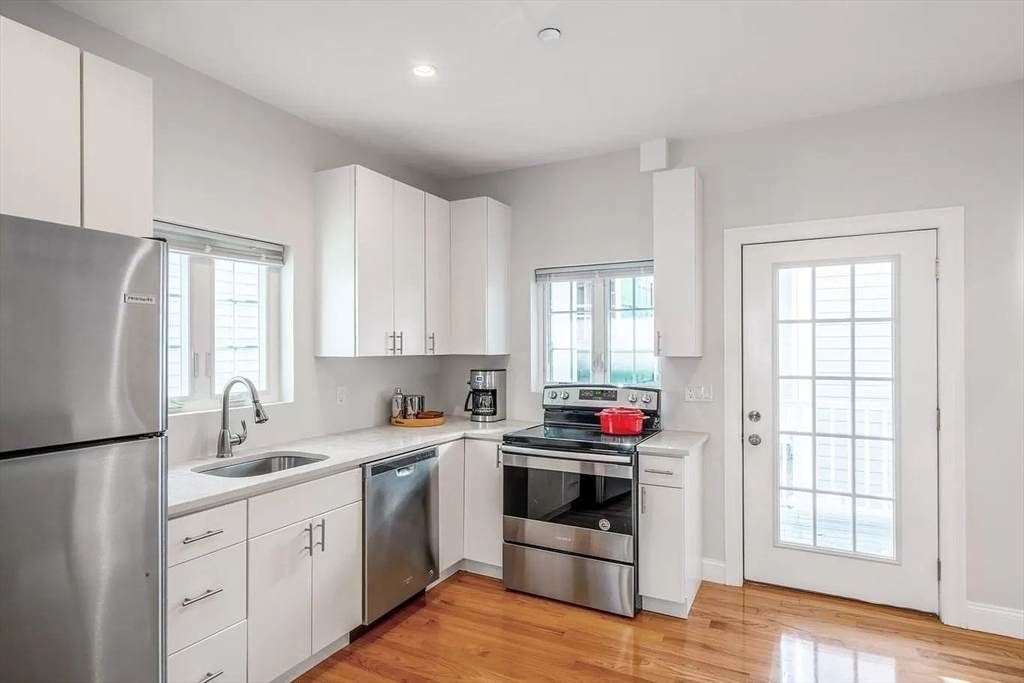 309R Sumner - Photo 1