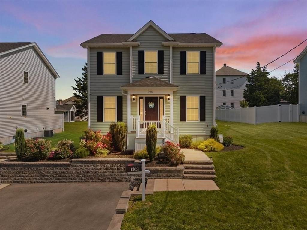 738 Hicks St - Photo 1