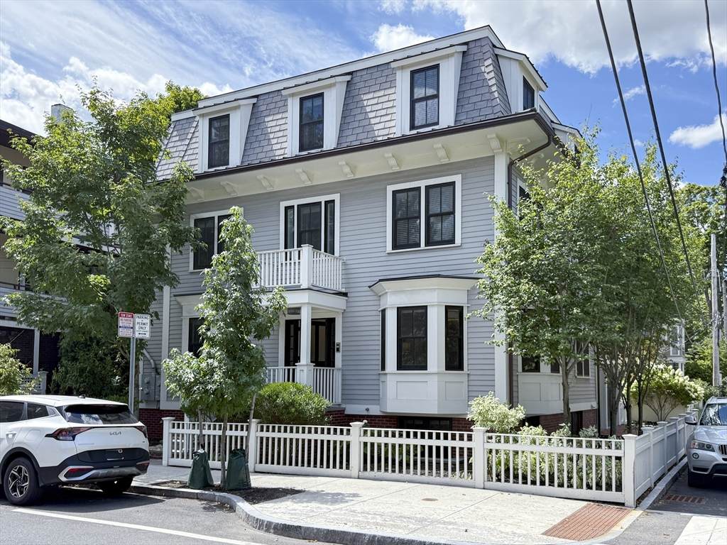 35 Willard St - Photo 1