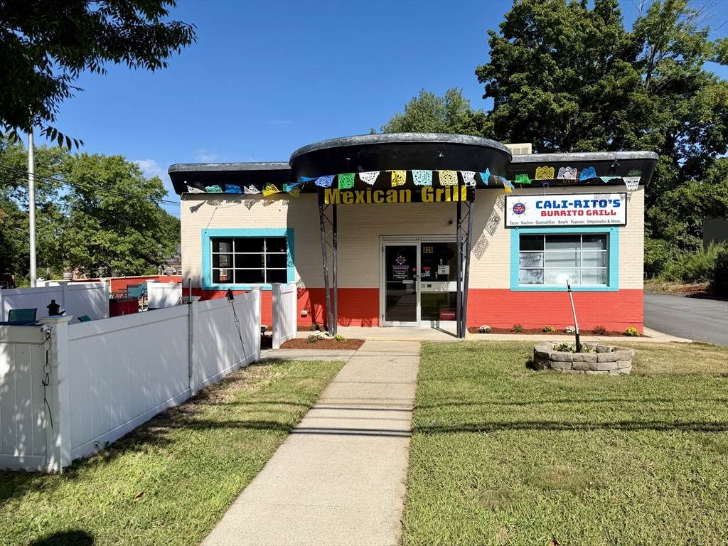 925 Main Street Restaurant - Photo 1