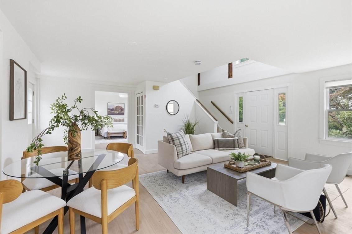 362 King St - Photo 1