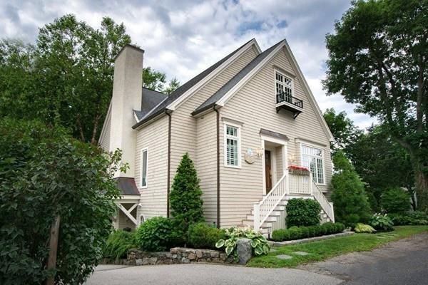 105 Border St - Photo 1