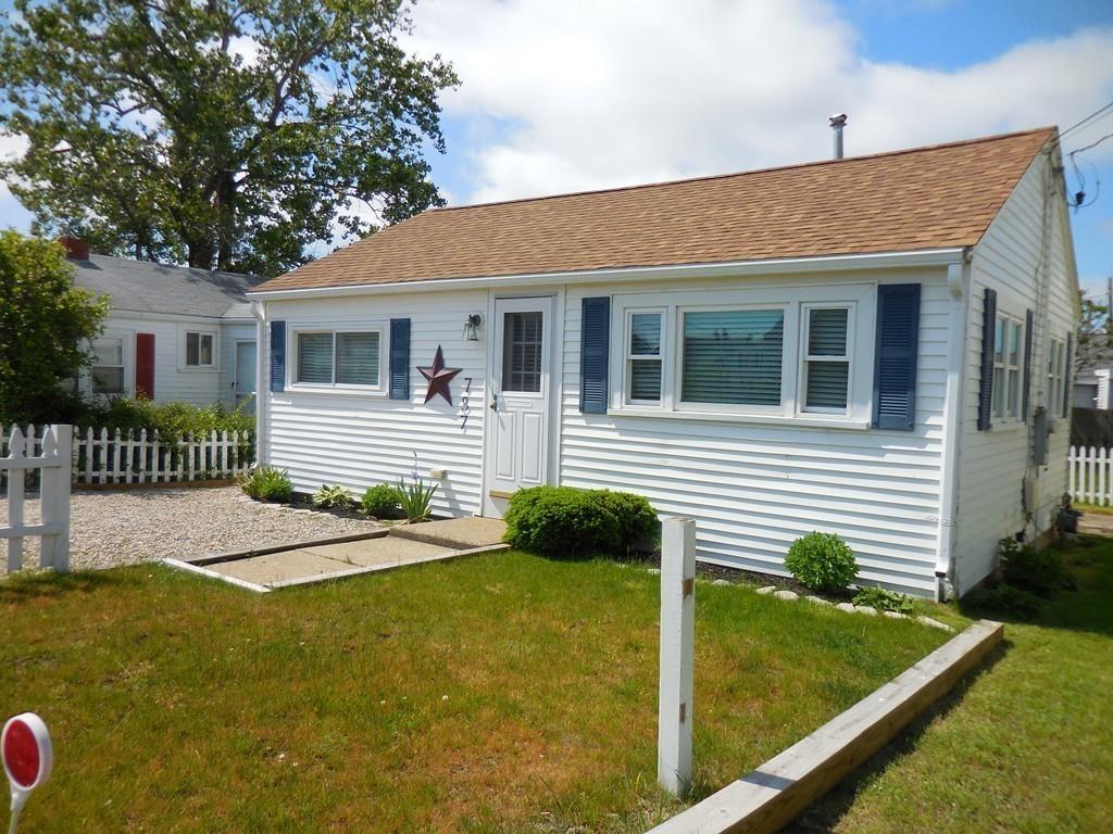 737 Ocean St - Photo 1