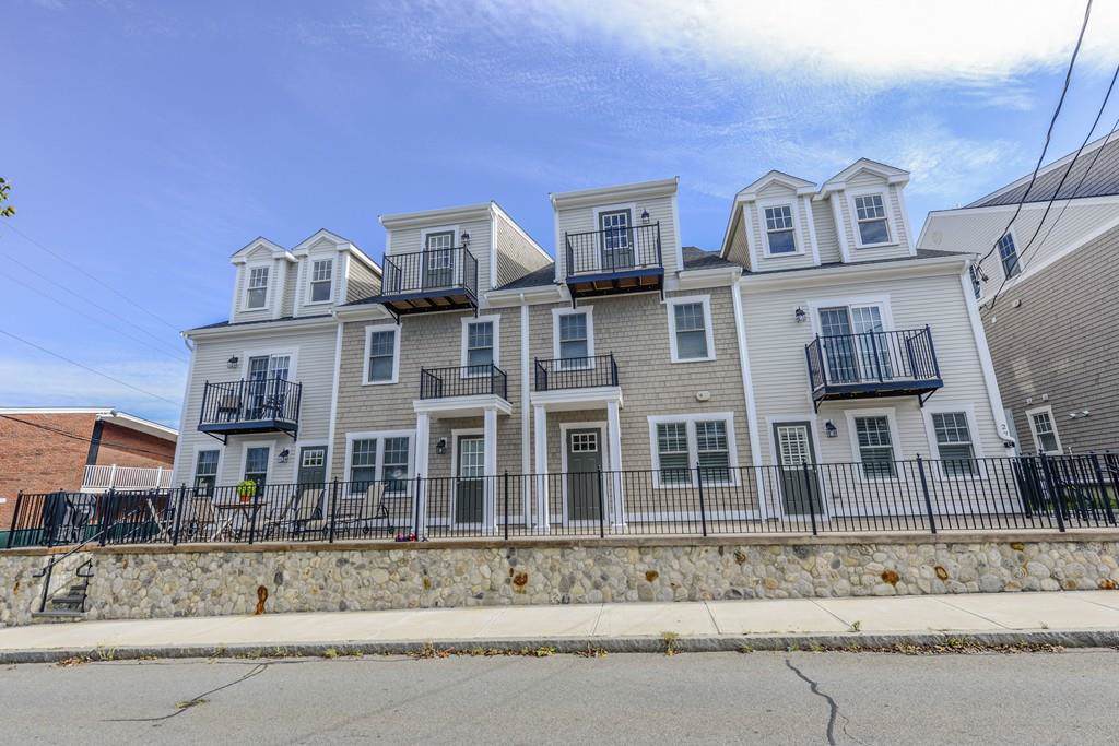 27 Howland St - Photo 1