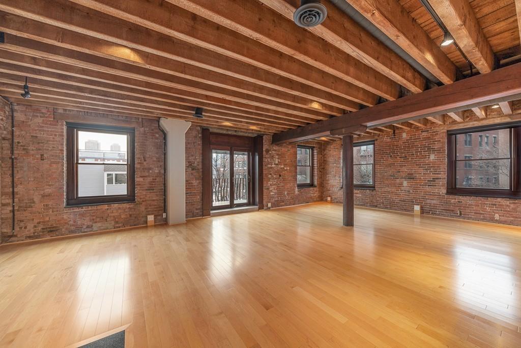 343 Commercial St - Photo 1