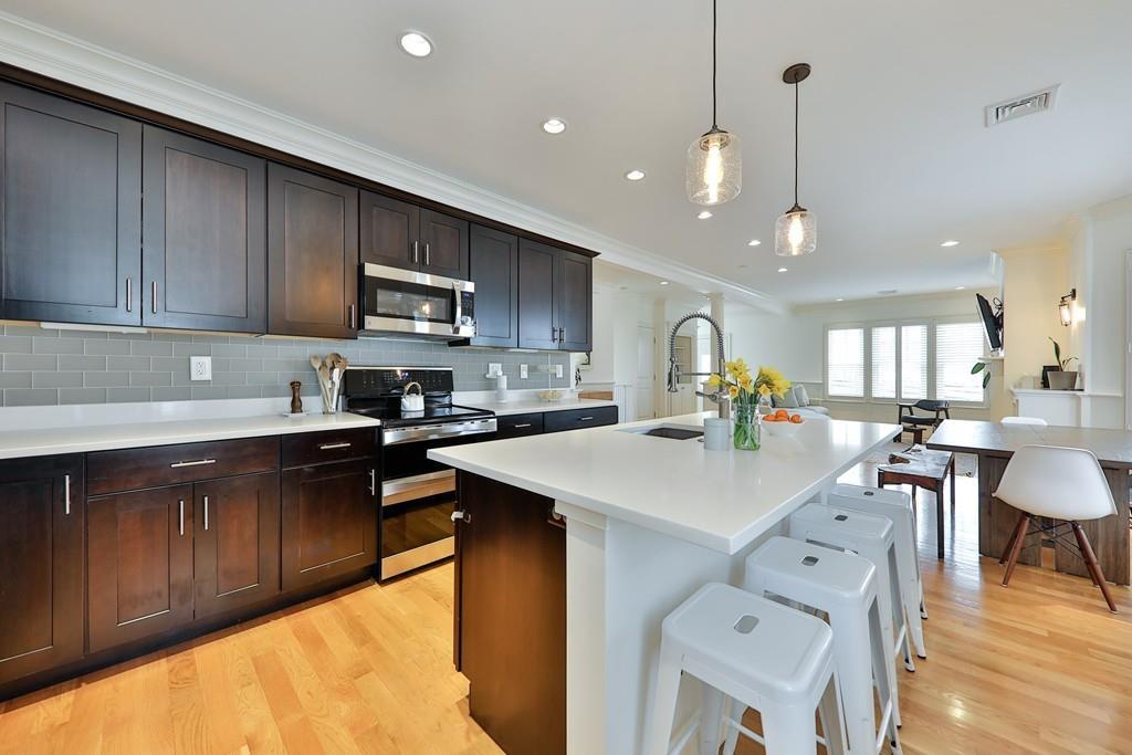 129 Boylston St - Photo 1