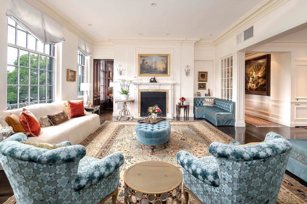 380 Beacon St - Photo 1