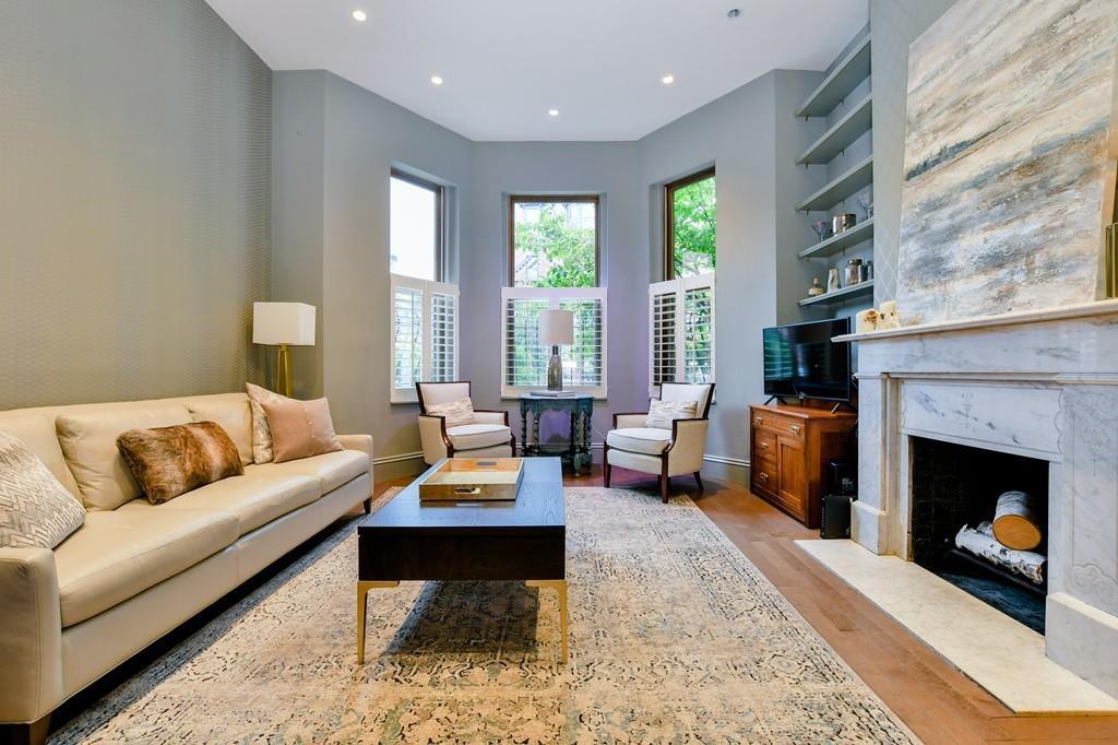 363 Marlborough - Photo 1