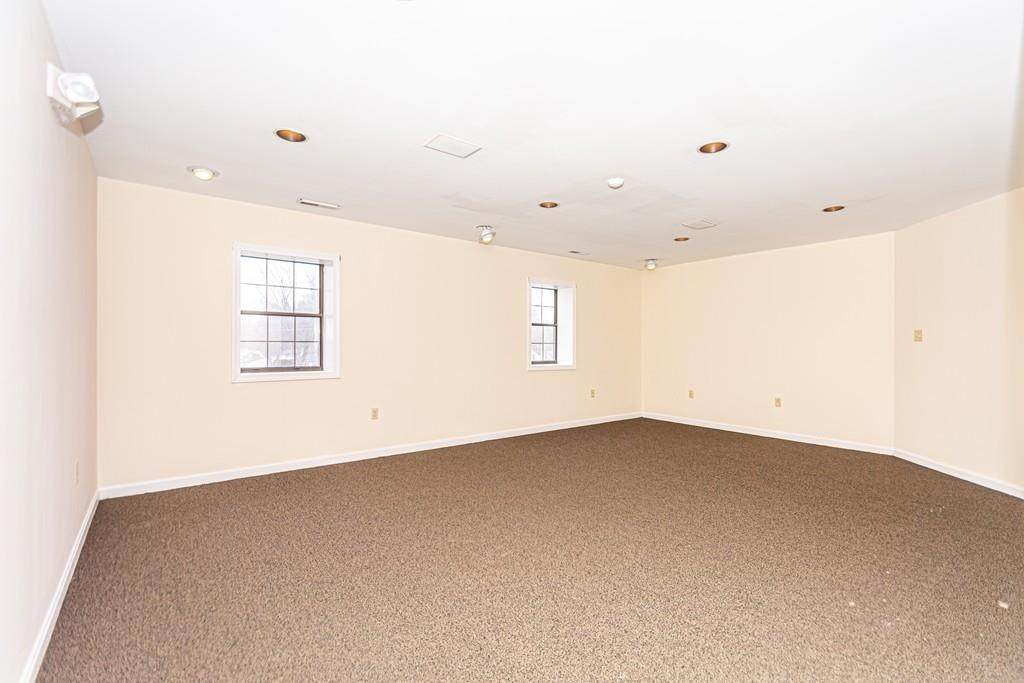 1595 Lakeview Ave - Photo 1
