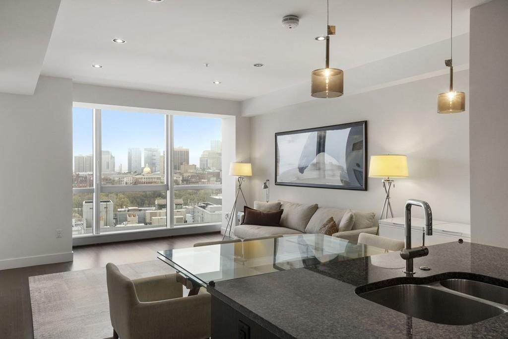 110 Stuart St - Photo 1