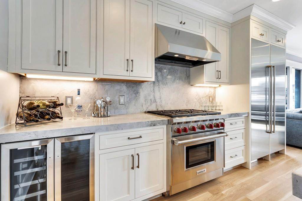527 East Broadway - Photo 1