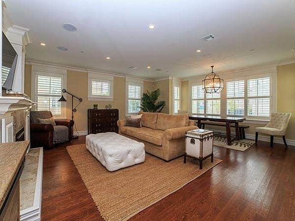 215 D St - Photo 1