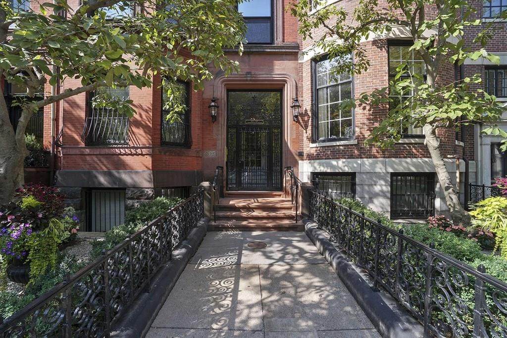 205 Commonwealth Ave - Photo 1