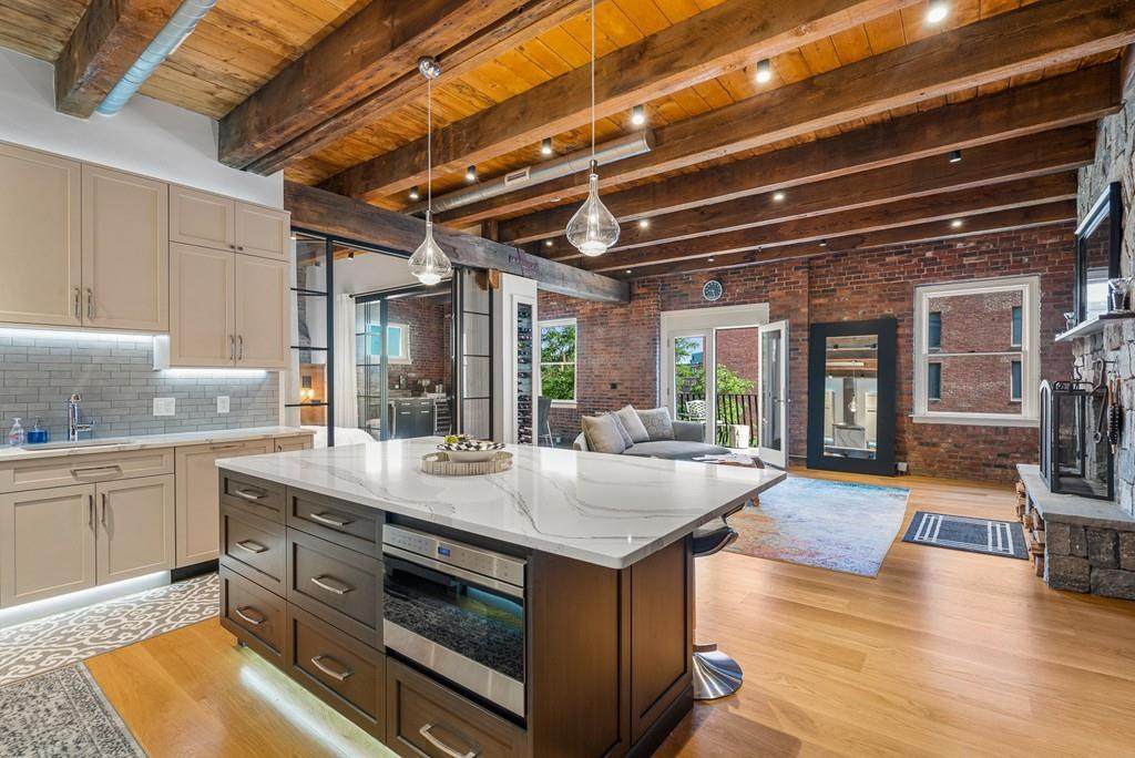 343 Commercial St - Photo 1
