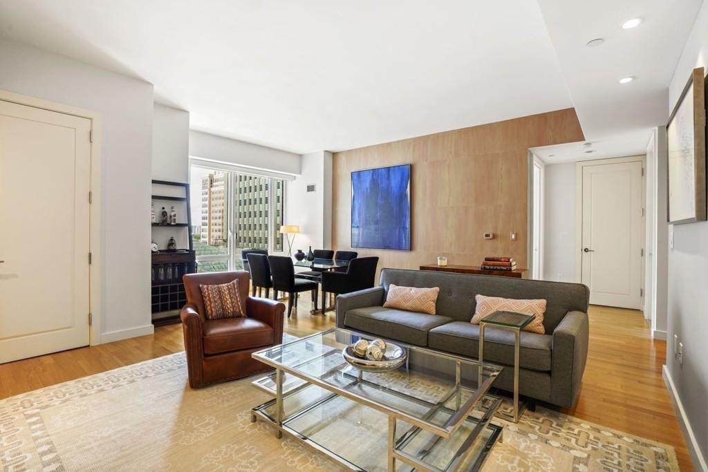 400 Stuart St - Photo 1