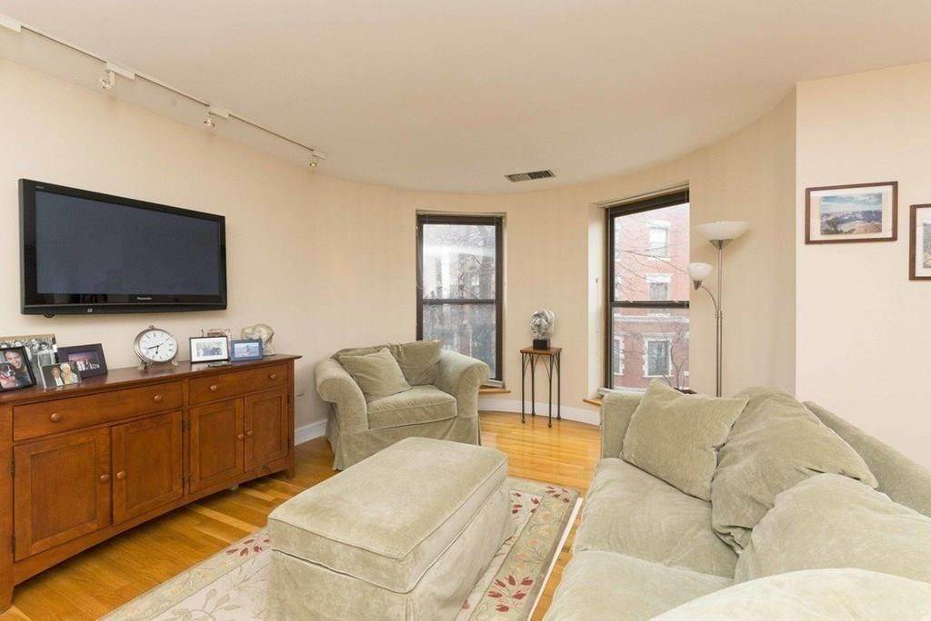96 Gainsborough St - Photo 1