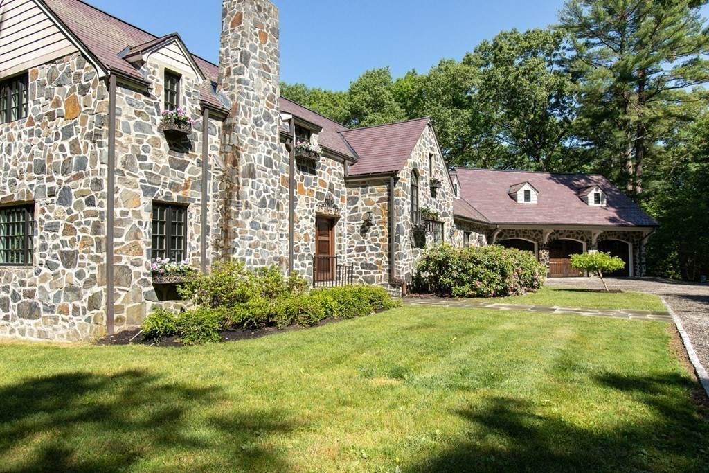 65 Newton Street - Photo 1