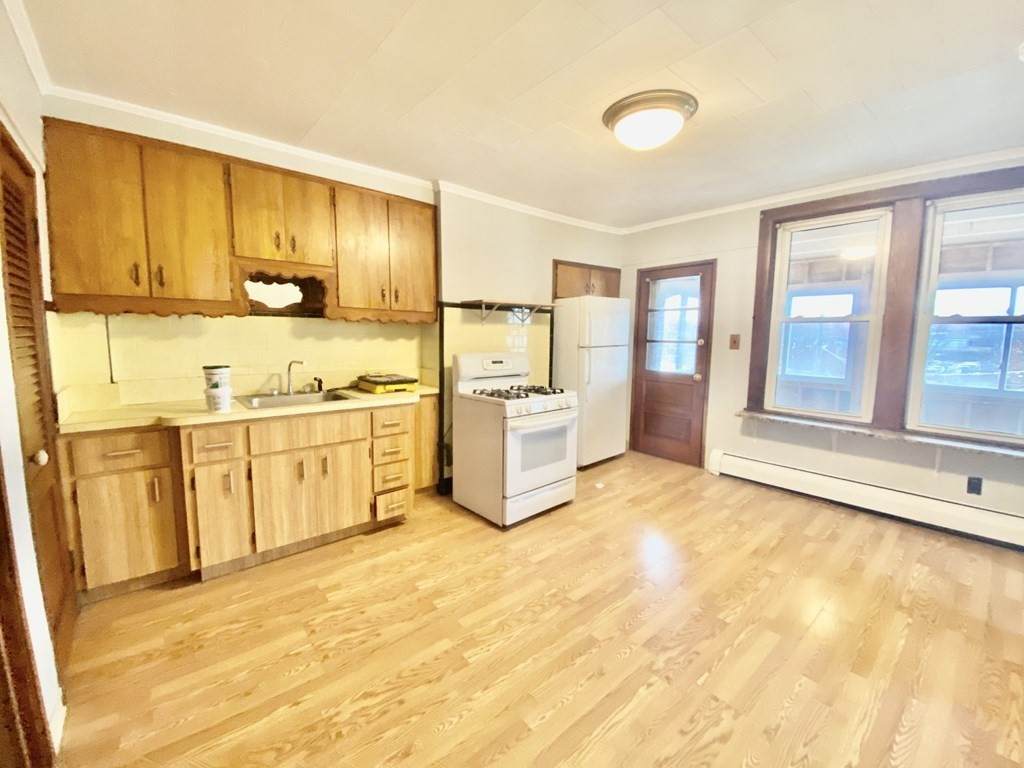 137 Cottage St - Photo 1