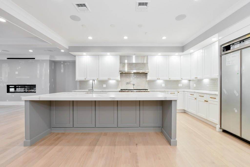 377 W First - Photo 1