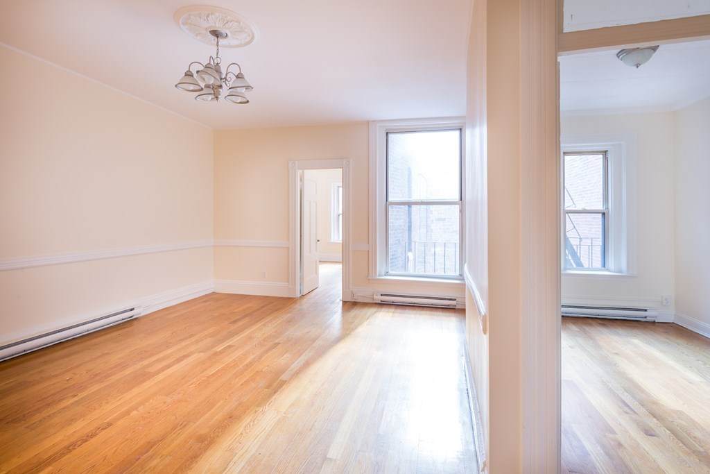154 Newbury St - Photo 1