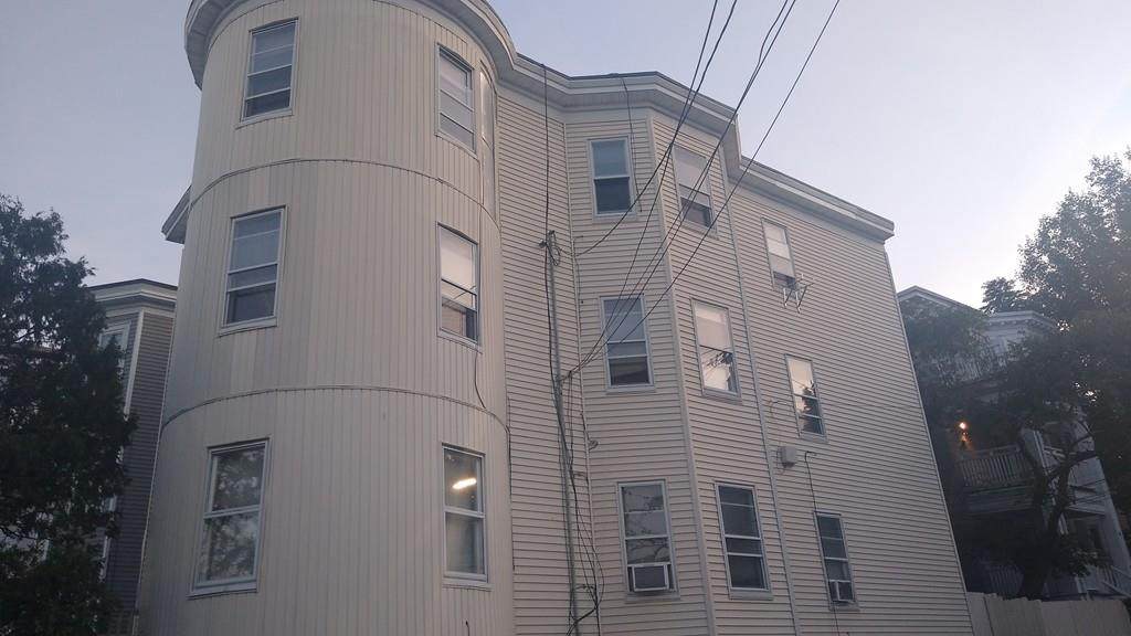 1935 Dorchester Ave - Photo 1