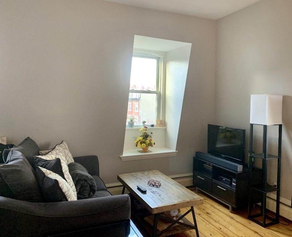 743 Parker St - Photo 1
