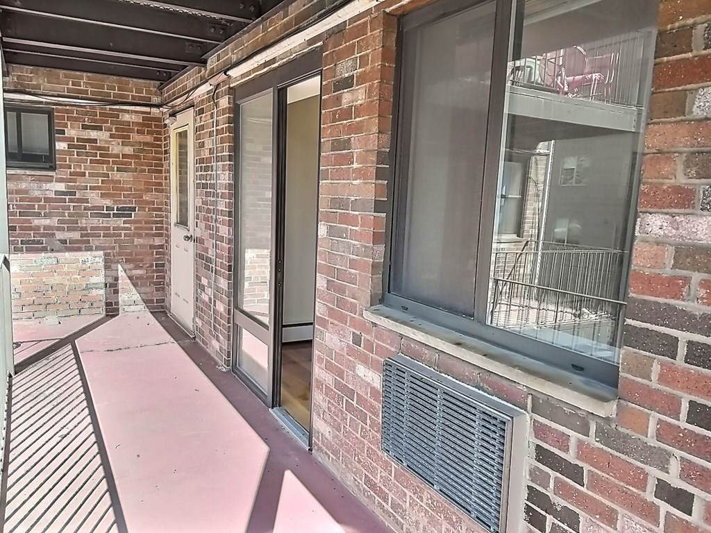 1039 Commonwealth Ave - Photo 1