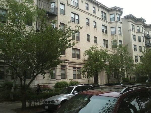 60 Charlesgate East - Photo 1