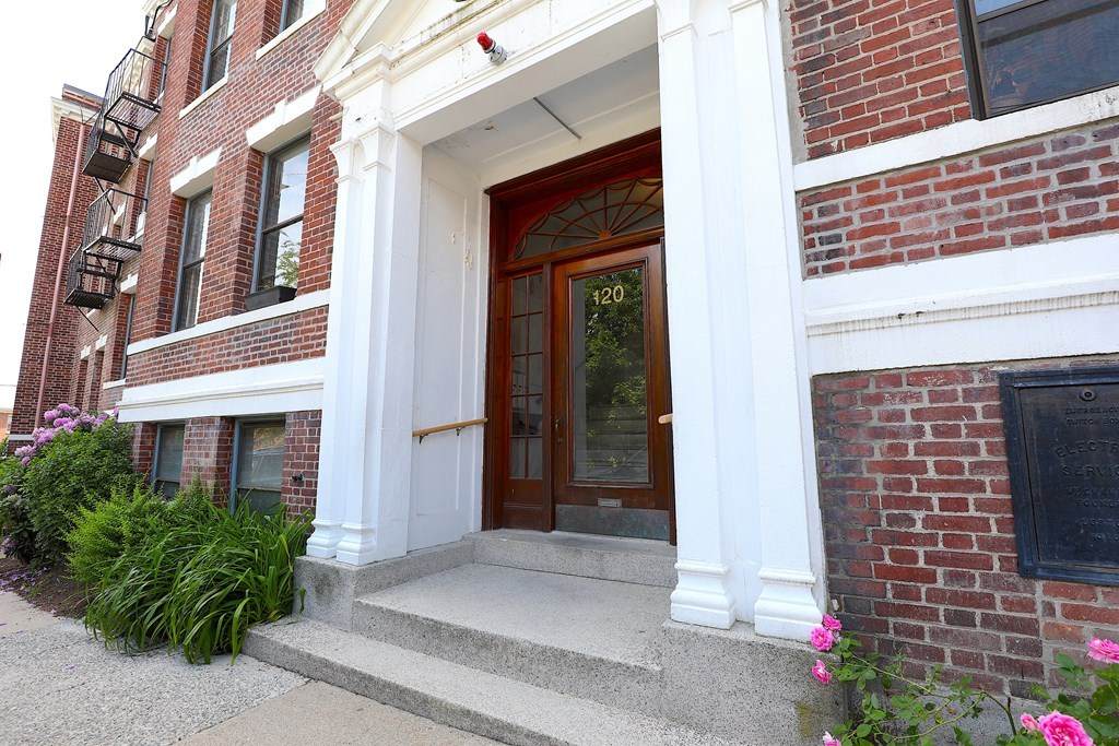 120 Lanark Rd - Photo 1