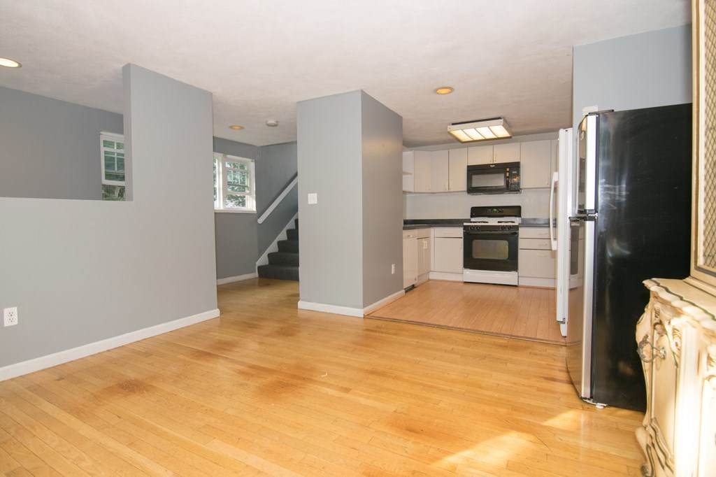 139 Glenville - Photo 1