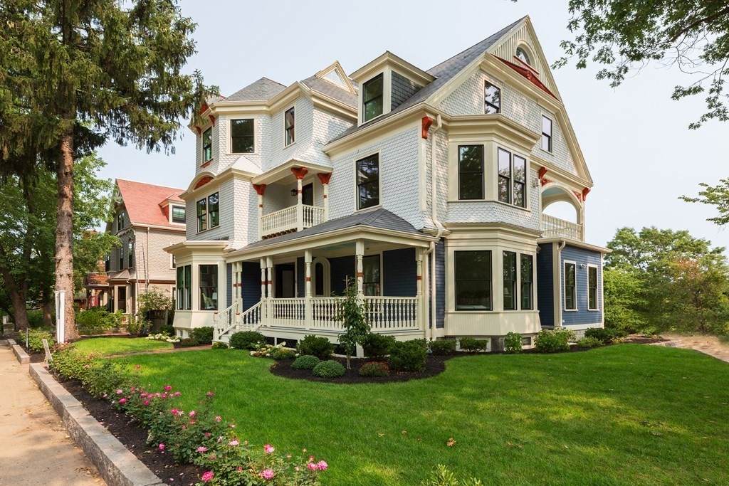 8 Everett - Photo 1