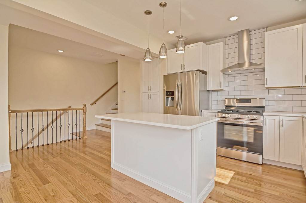 42 Henderson - Photo 1