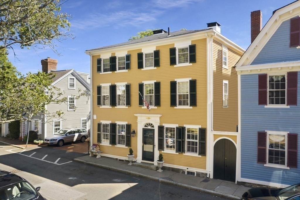 12 Washington Sq - Photo 1
