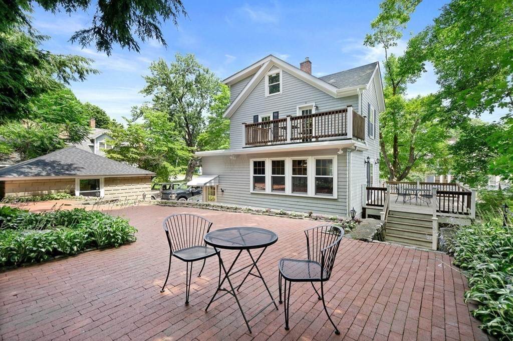 590 Lexington St - Photo 1