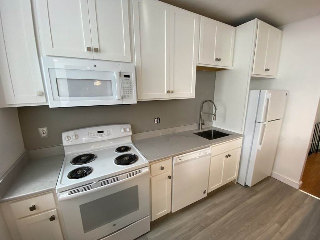 88 E. Brookline Street - Photo 1