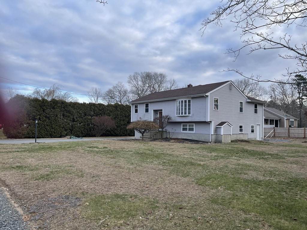 1577 Carriage Park Dr - Photo 1