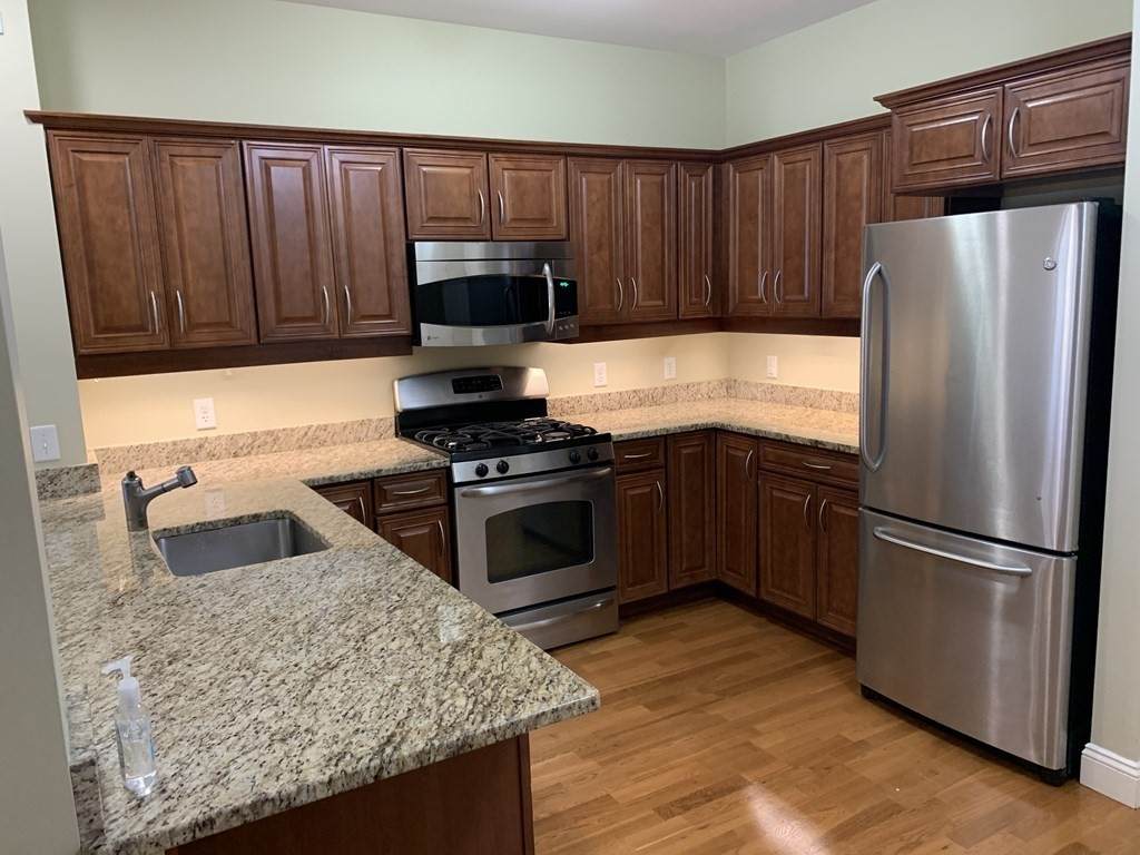 35 Commonwealth Ave - Photo 1