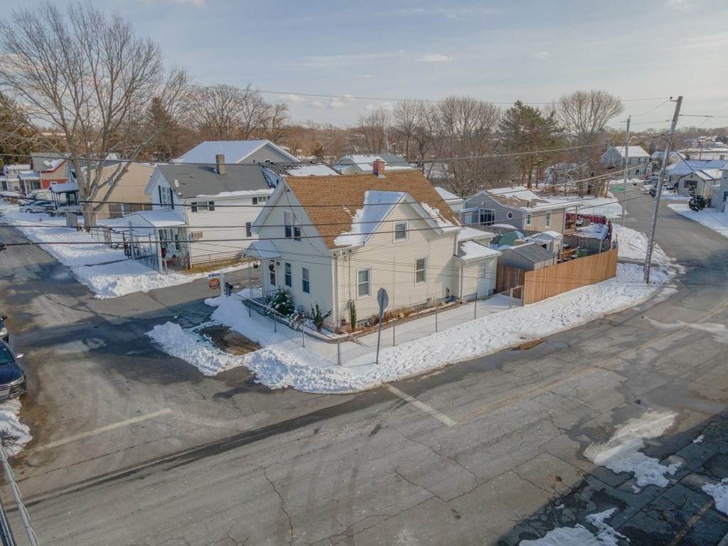 124 Bayview Ave - Photo 1